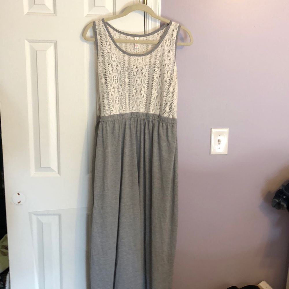 White and grey lace maxi dress (US XXL)